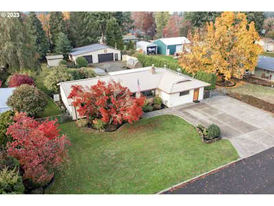 21563 S Crestview DR Oregon City, OR 97045