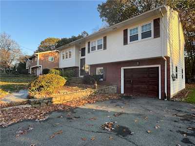 66 Rockcrest Dr Cranston, RI 02920