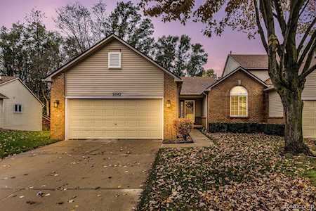 9042 Pine Cove Dr Northfield Twp, MI 48189
