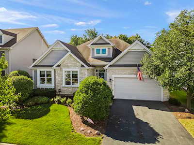 2625 E Walnut Ct Woodridge, IL 60517