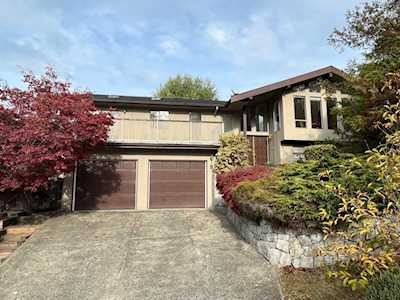 9 Darney Bay Port Moody, BC V3H 3T9