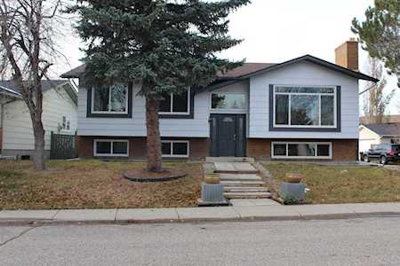 96 Midpark Close SE Calgary, AB T2X 1S5