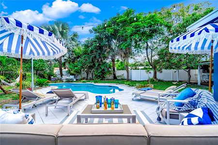 215 SW 5th St Dania Beach, FL 33004
