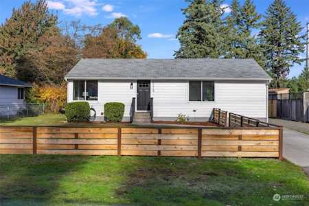 3028 S 224th St Des Moines, WA 98198
