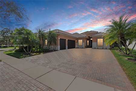 12074 NW 76th Pl Parkland, FL 33076