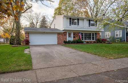 15401 Edington St Livonia, MI 48154