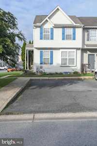 18 Alexis Dr Newark, DE 19702