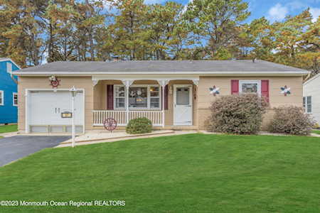 37 Zeeland Dr Toms River, NJ 08757