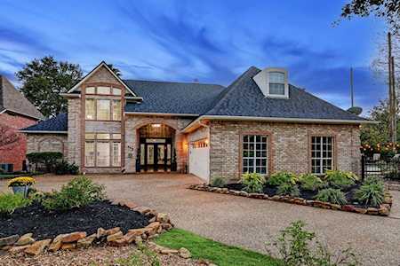 609 Edgewood Dr Montgomery, TX 77356