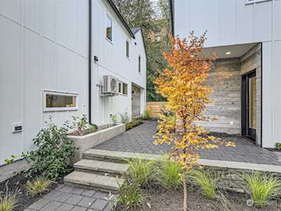 10346 Wallingford Ave N Seattle, WA 98133
