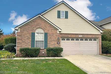 415 Carson Dr Westland, MI 48185