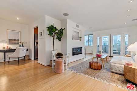 1124 N La Cienega Blvd #301 West Hollywood, CA 90069