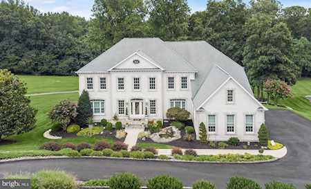 1935 Turnberry Ct Finksburg, MD 21048