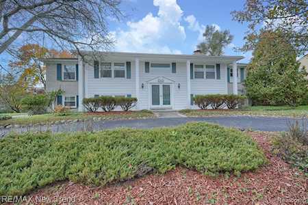 29953 Pipers Ln Farmington Hills, MI 48334