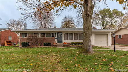 22860 Manning St Farmington, MI 48336