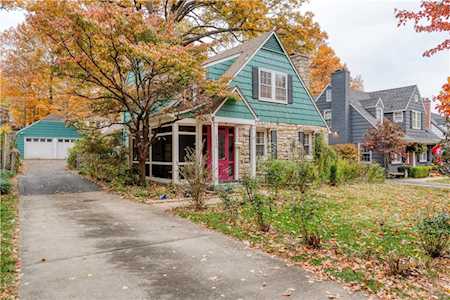 6840 Cherry St Kansas City, MO 64131