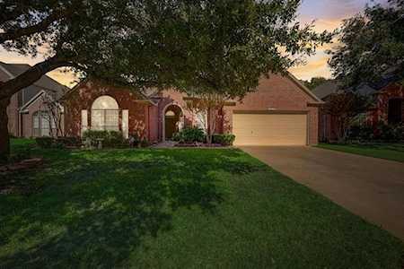 1844 Glen Wood Drive Grapevine, TX 76051
