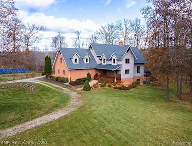 11588 Lancers Trl Hartland Twp, MI 48114