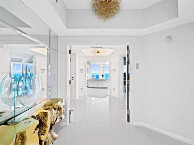 2711 S Ocean Dr #1902 Hollywood, FL 33019