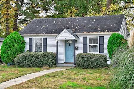9 Edgewood Dr Hampton, VA 23666