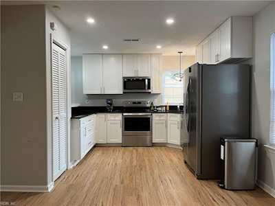 1060 Gas Light Ln Virginia Beach, VA 23462