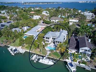 722 Siesta Dr Sarasota, FL 34242