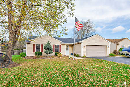 736 Newport Dr Island Lake, IL 60042