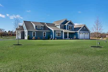 4 Putnam Rd Hudson, NH 03051