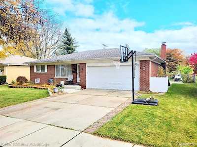 14166 Hubbell St Livonia, MI 48154