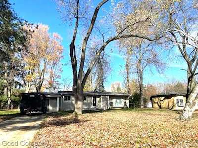 31726 Trestain St Farmington Hills, MI 48336