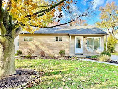 15101 Sunbury St Livonia, MI 48154