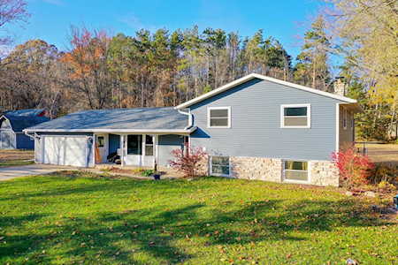 484 Shady Dr Oneida, Village of Hobart, WI 54155