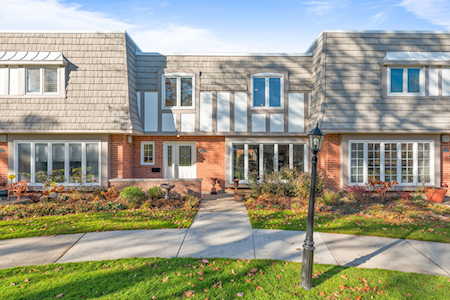 1495 Chantilly Ct Highland Park, IL 60035