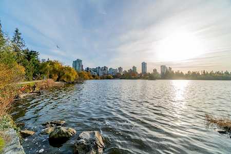 828 Gilford Street #304 Vancouver, BC V6G 2N6