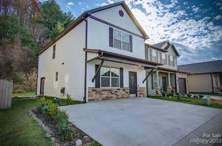 27 Greenly Ln Fletcher, NC 28732