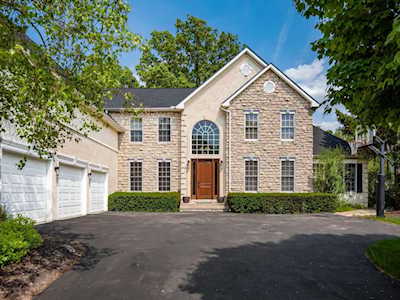 6399 Grasslands Court Westerville, OH 43082