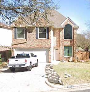 7525 Windrush DR Austin, TX 78729