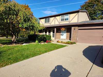 44264 Cherbourg St Canton Twp, MI 48188