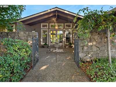 7685 SW Willowmere DR Portland, OR 97225
