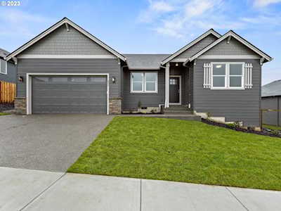 652 NE Pinebreak DR Estacada, OR 97023