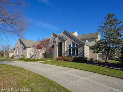 51329 Plymouth Valley Dr Plymouth Twp, MI 48170