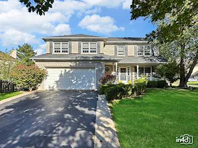102 Woodlet Ln Bolingbrook, IL 60490
