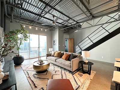 4801 S Congress Ave #R2 Austin, TX 78745