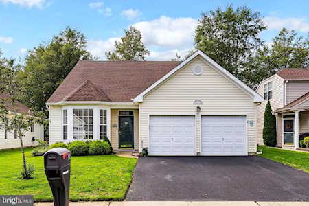 18 Sunflower Ln Brick, NJ 08724