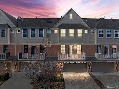 56637 Long Island Dr Shelby Twp, MI 48316