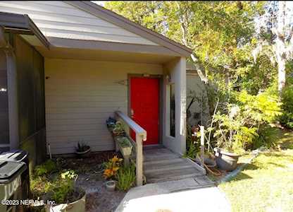 8300 Plaza Gate LN Jacksonville, FL 32217