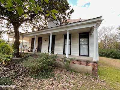 1815 Jeff Davis Macon, GA 31201
