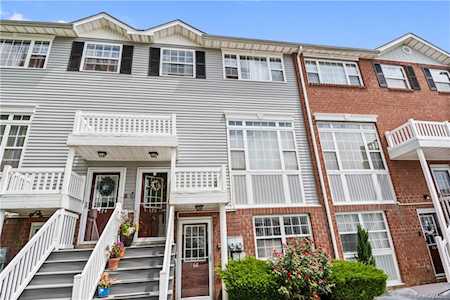 170 Mermaid Ln #270 Bronx, NY 10473