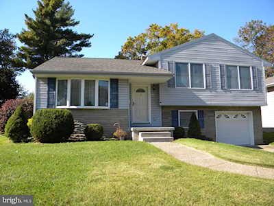 60 Holly Dr West Deptford, NJ 08096