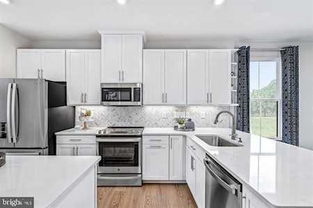 8052 Big Round Top Rd Hanover, MD 21076